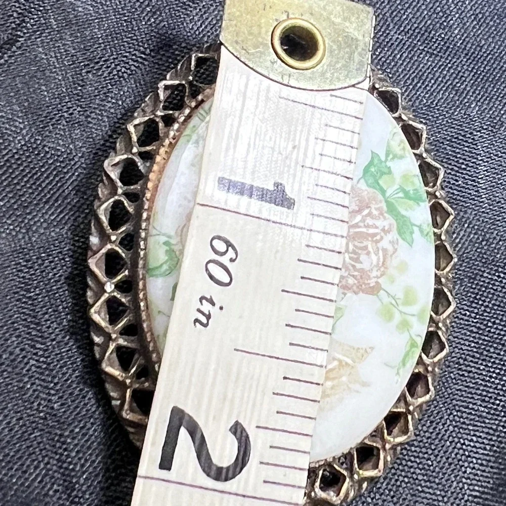 Vintage Floral Roses Brooch Oval‎ Filigree Gold Tone Antique Style Pin Pendant